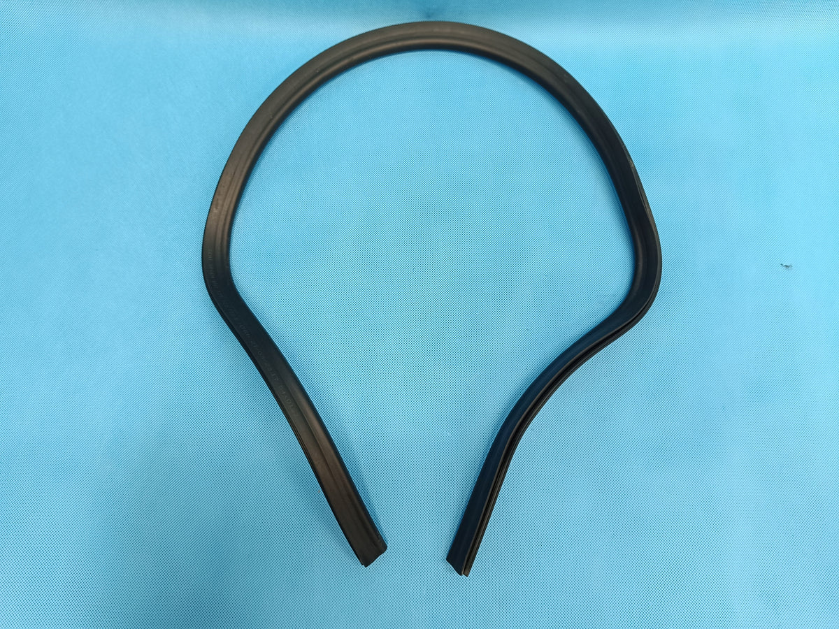 SKODA KAROQ LIFT 1.5 TSI 110KW 2023 R ENGINE COVER GASKET 575823723B