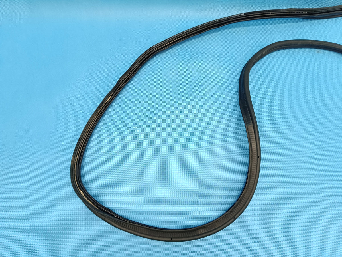 SKODA KAROQ LIFT 1.5 TSI 110KW 2023 R TRUNK SEAL 575827705