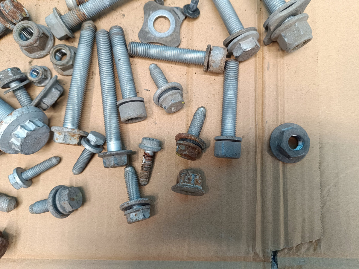 SKODA KODIAQ 1 1.5 TSI 110KW 2020 R SUSPENSION SCREWS 3.8kg