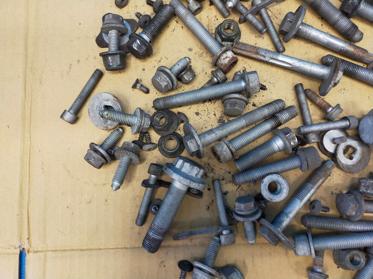 SKODA OCTAVIA 4 IV 2022R 2.0TDI 4X4 110KW SUSPENSION SCREWS REAR 4,2KG