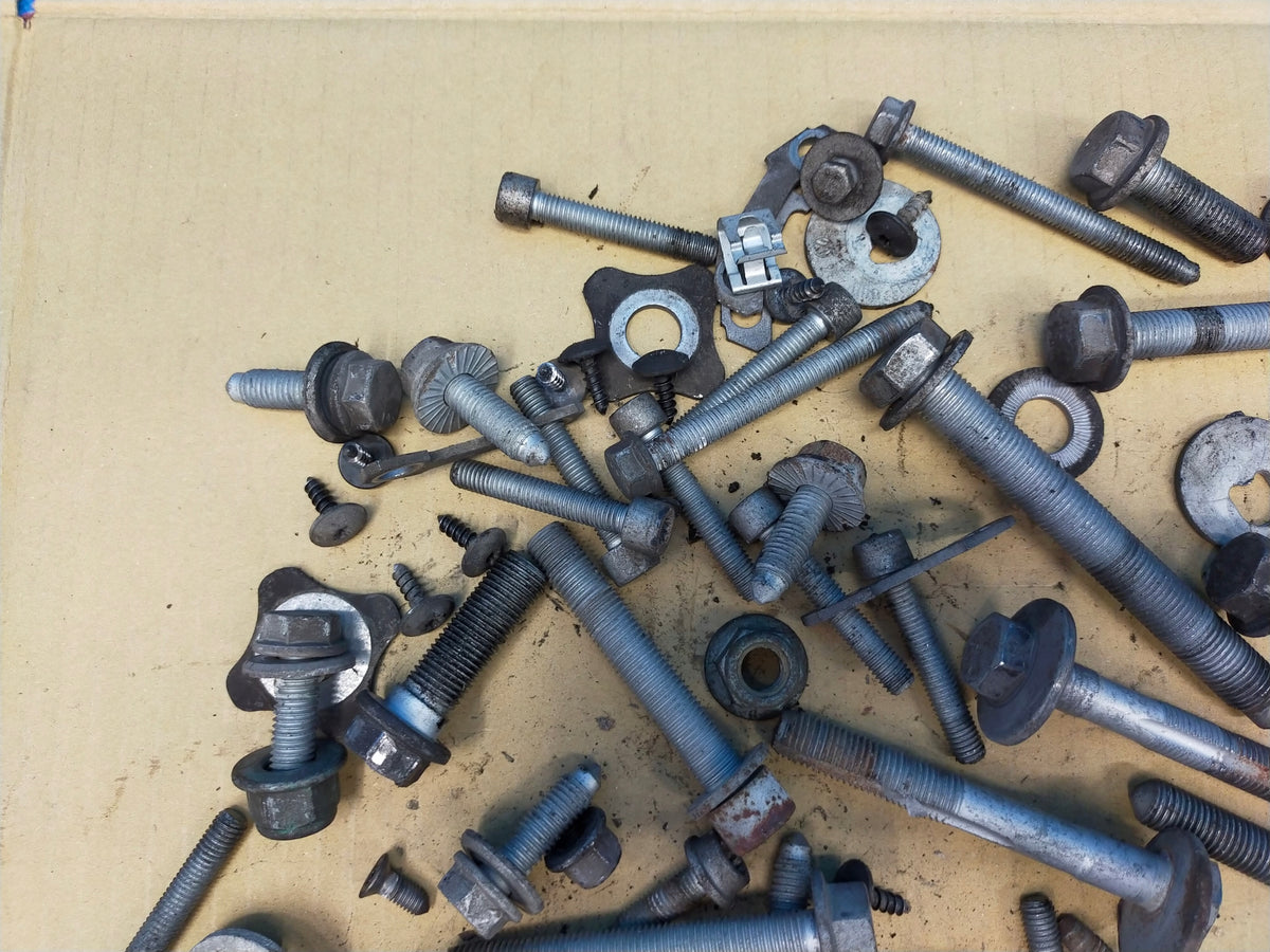 SKODA OCTAVIA 4 IV 2022R 2.0TDI 4X4 110KW SUSPENSION SCREWS REAR 4,2KG