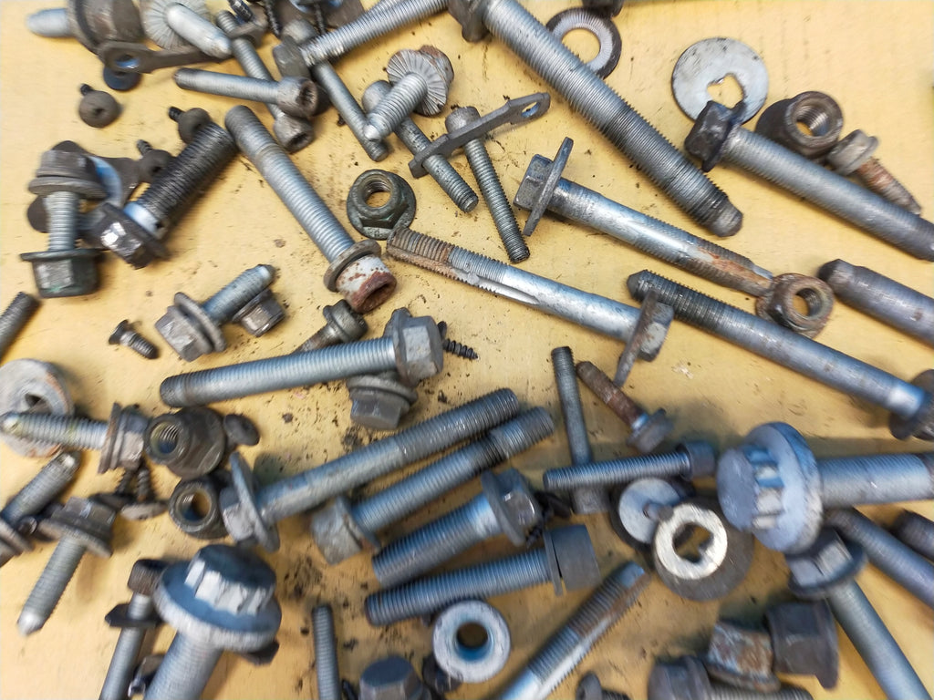 SKODA OCTAVIA 4 IV 2022R 2.0TDI 4X4 110KW SUSPENSION SCREWS REAR 4,2KG
