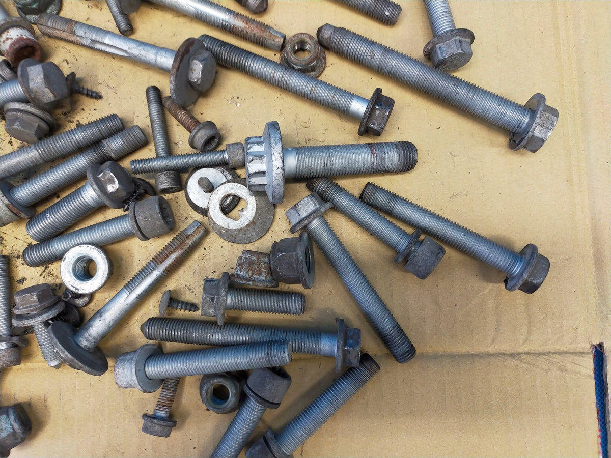 SKODA OCTAVIA 4 IV 2022R 2.0TDI 4X4 110KW SUSPENSION SCREWS REAR 4,2KG