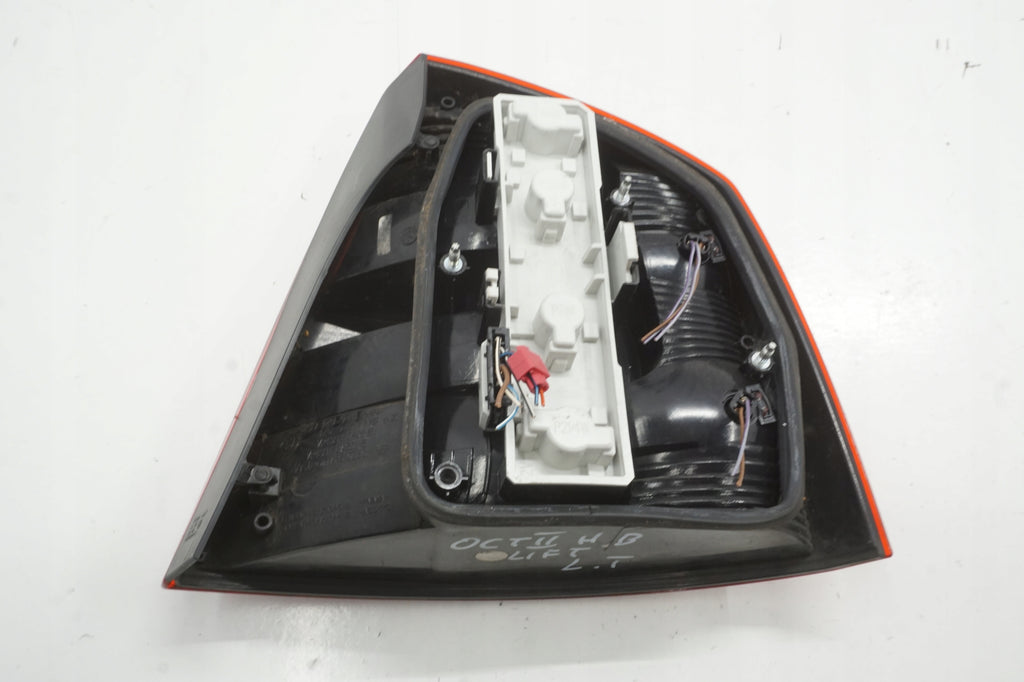 SKODA OCTAVIA II LIFT HB 09R LEFT REAR 1Z5945095B