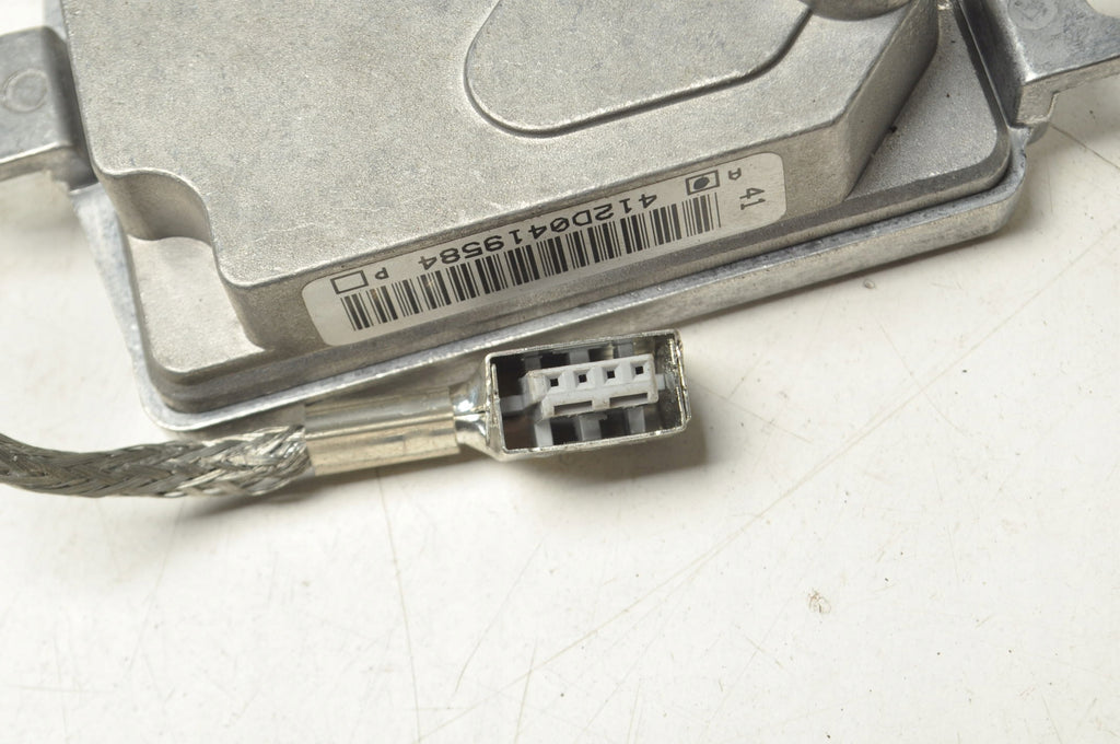 SKODA OCTAVIA II XENON 831-10009-044 CONVERTER