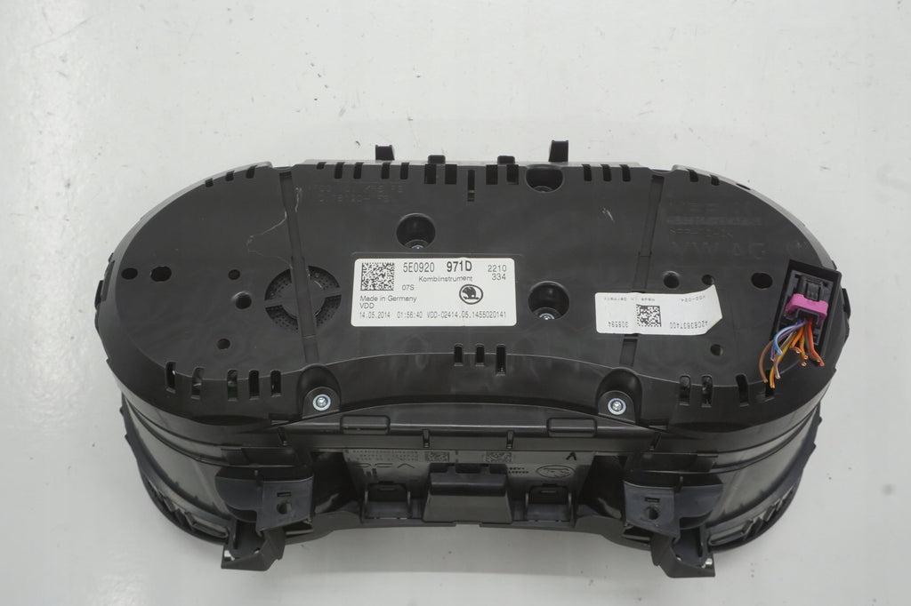 SKODA OCTAVIA III 14R COUNTER CLOCK 2.0TDI ANGLIK UK 5E0920971D