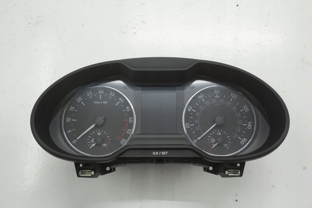 SKODA OCTAVIA III 14R COUNTER CLOCK 2.0TDI ANGLIK UK 5E0920971D