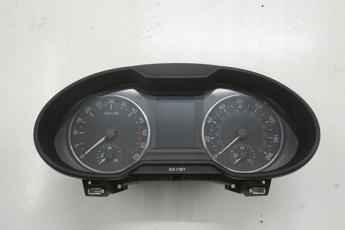 SKODA OCTAVIA III 14R COUNTER CLOCK 2.0TDI ANGLIK UK 5E0920971D