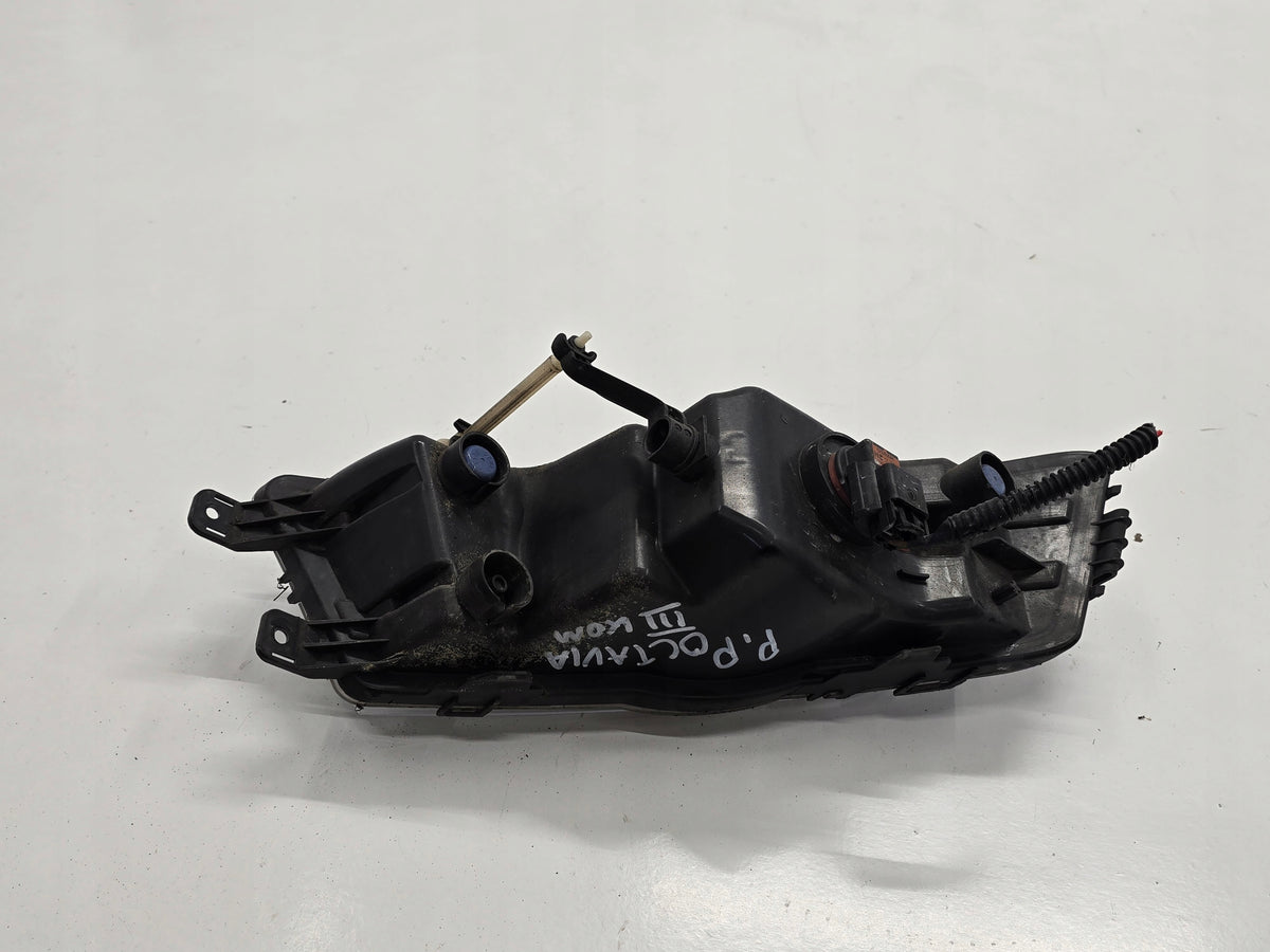 SKODA OCTAVIA III 16R HALOGEN BUMPER RIGHT FRONT 5E0941700D