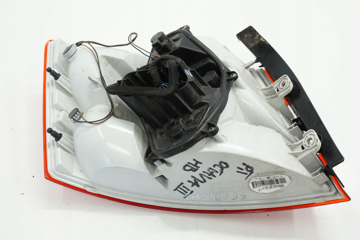 SKODA OCTAVIA III HB LAMP RIGHT REAR 5E5945112