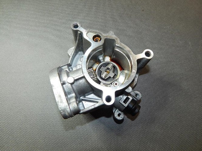 SKODA OCTAVIA III PUMP VACUM 06K145100P