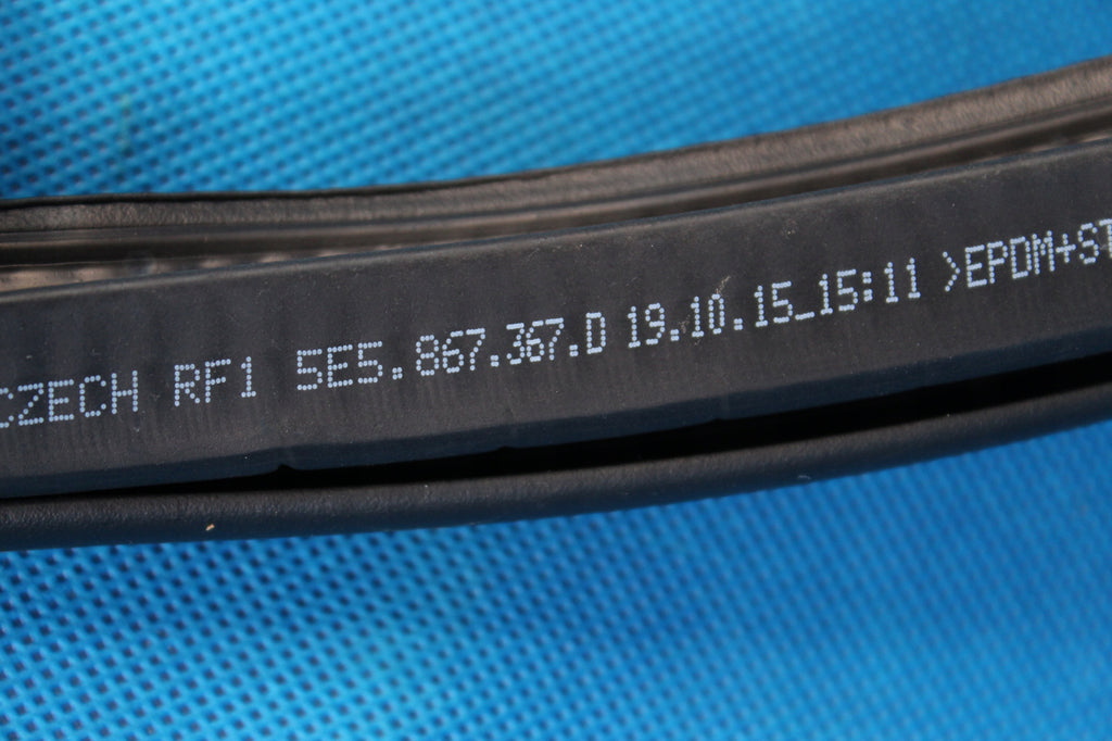 SKODA OCTAVIA III VRS DOOR SEAL REAR LEFT 5E5867367D 2016R