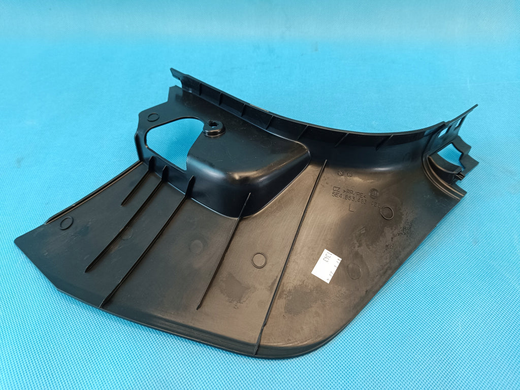 SKODA OCTAVIA IV 1,5 TSI 110KW 2023 R POST PLATING A LEFT BOTTOM 5E4863483