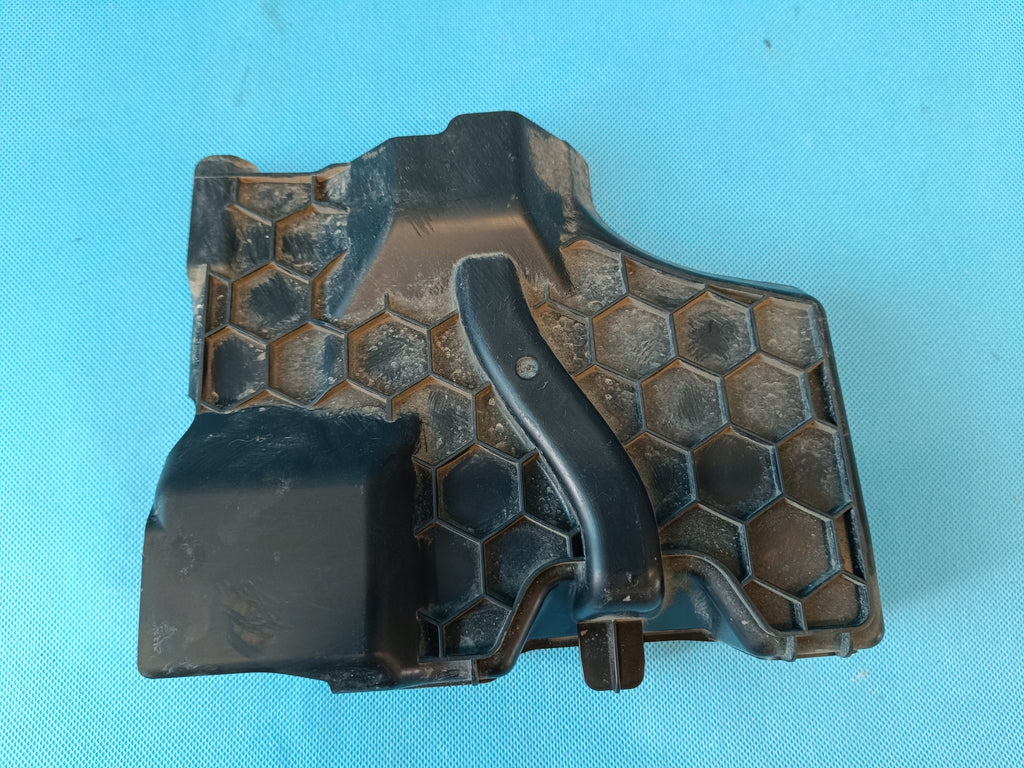 SKODA OCTAVIA IV 1,5 TSI 110KW 2023 R STRINGER COVER 5E3825841A