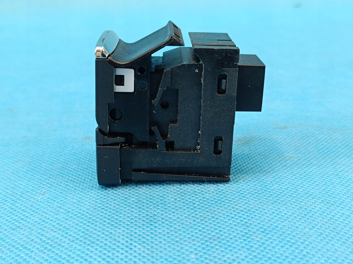 SKODA OCTAVIA IV COMBI 1,5 TSI 110KW 2021R HAND BRAKE PANEL 5E4927225