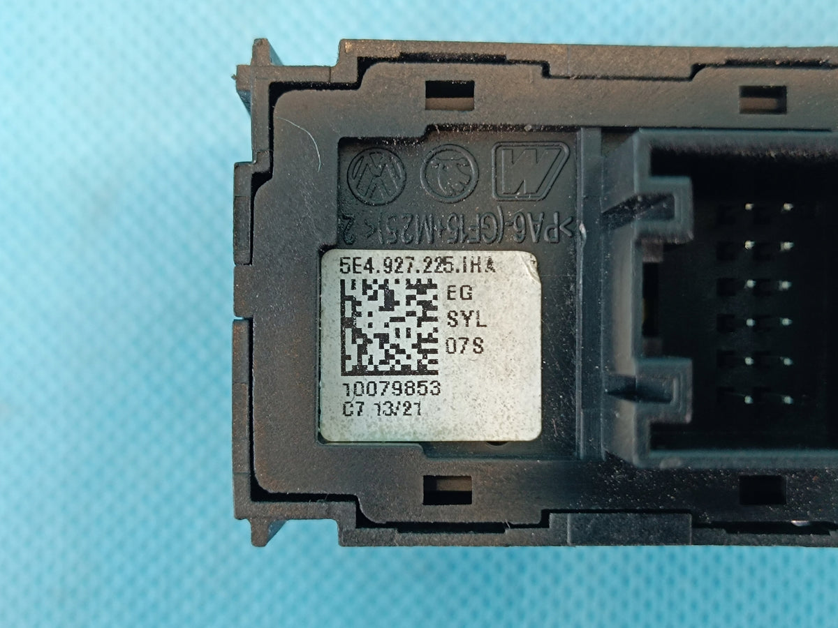 SKODA OCTAVIA IV COMBI 1,5 TSI 110KW 2021R HAND BRAKE PANEL 5E4927225