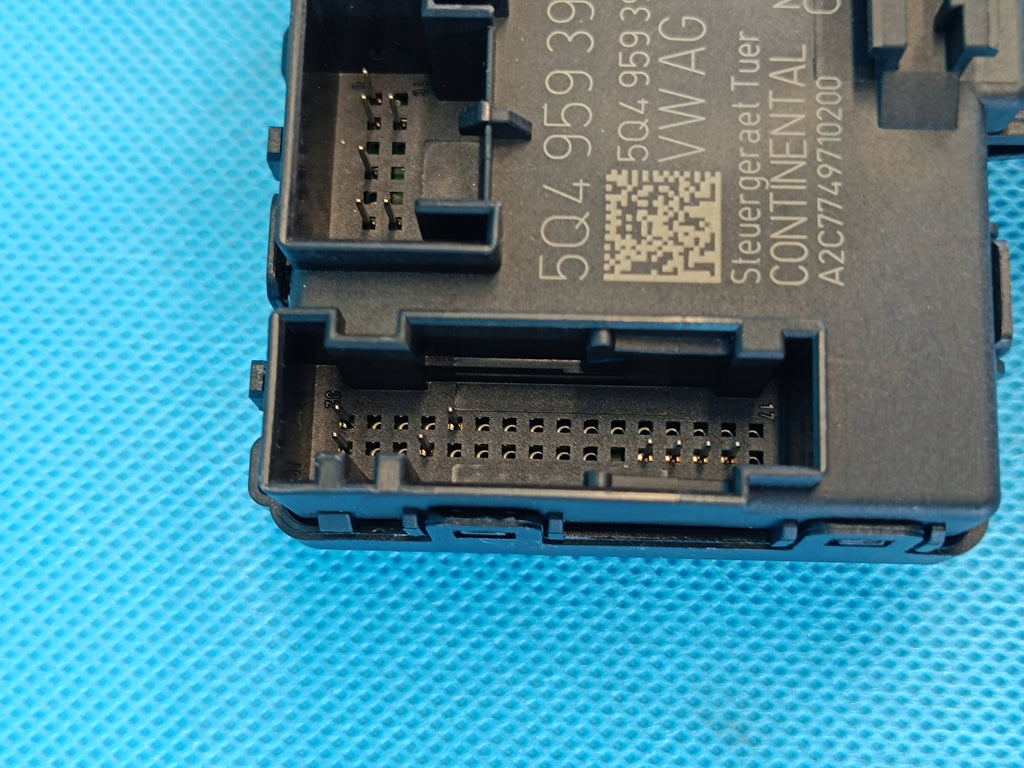SKODA OCTAVIA IV COMBI 1,5 TSI 110KW 21R DOOR MODULE RIGHT FRONT 5Q4959392H