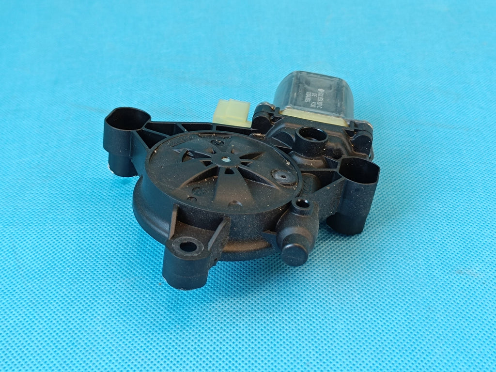 SKODA OCTAVIA IV COMBI 1,5 TSI 2021R WINDSHIELD MOTOR LEFT FRONT 5Q0959801C