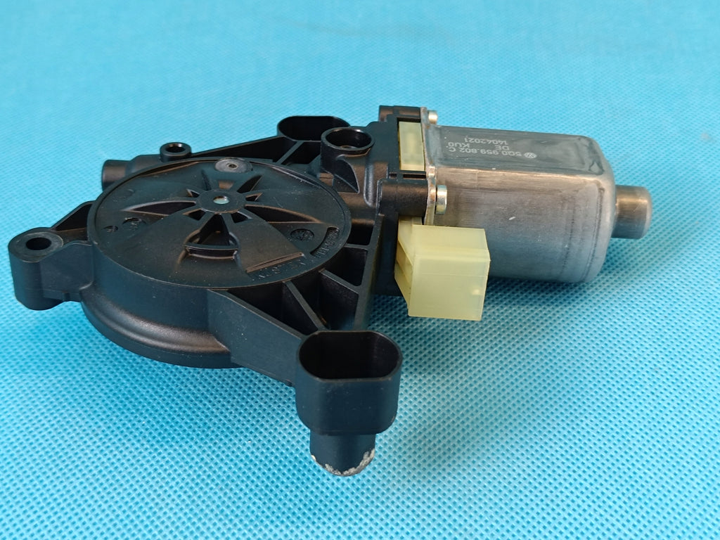 SKODA OCTAVIA IV COMBI 1,5 TSI 2021R WINDSHIELD MOTOR RIGHT FRONT 5Q0959802C