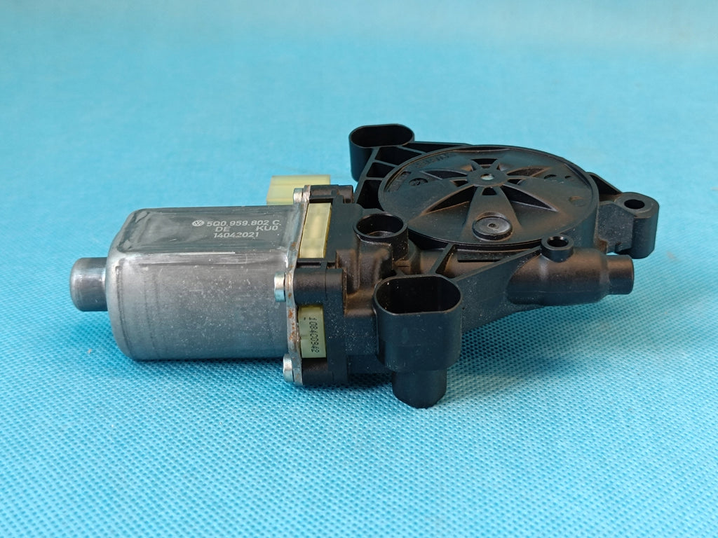 SKODA OCTAVIA IV COMBI 1,5 TSI 2021R WINDSHIELD MOTOR RIGHT FRONT 5Q0959802C