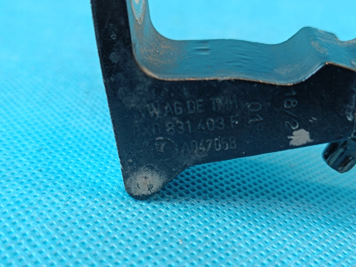 SKODA OCTAVIA IV COMBI 1,5TSI 110KW 2021R DOOR HINGES LEFT REAR 8X0831403F