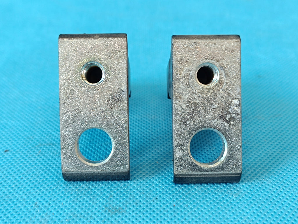 SKODA OCTAVIA IV COMBI 1,5TSI 110KW 2021R DOOR HINGES LEFT REAR 8X0831403F