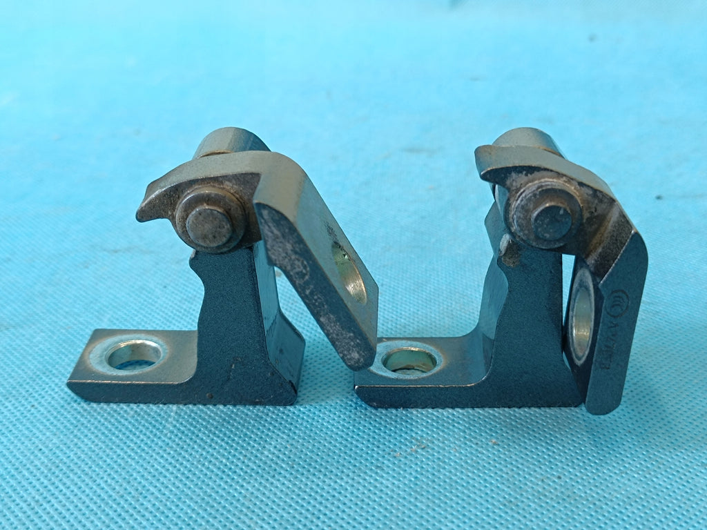 SKODA OCTAVIA IV COMBI 2,0 TDI 2023 R DOOR HINGES RIGHT FRONT 8X0831404F