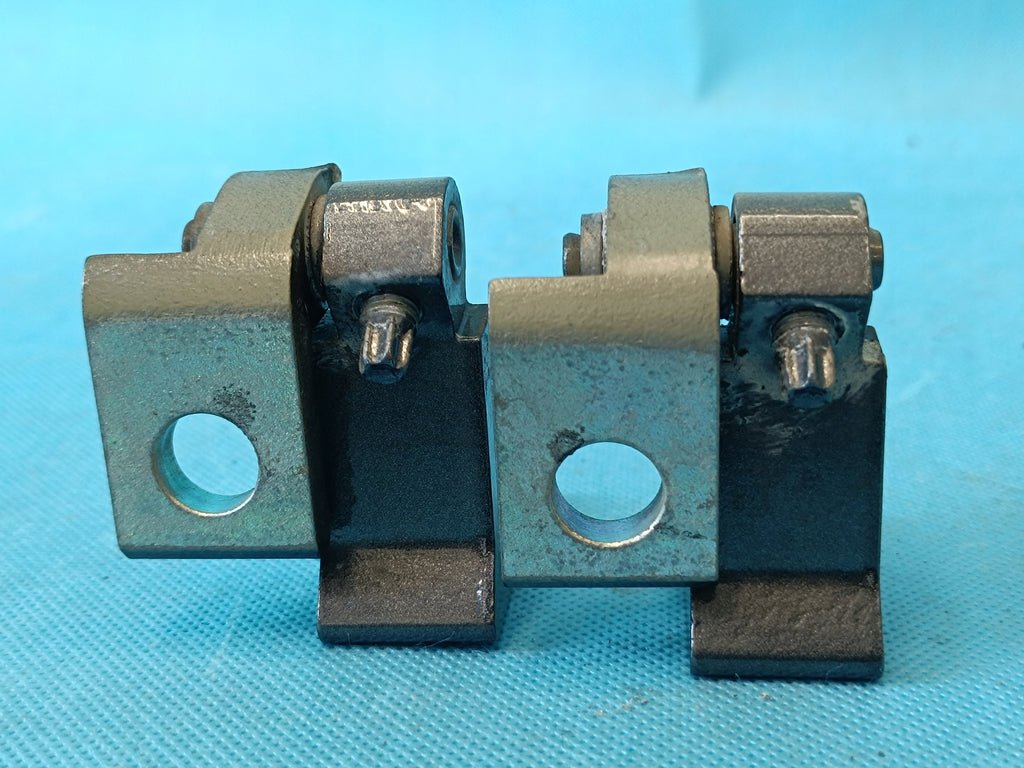 SKODA OCTAVIA IV COMBI 2,0 TDI 2023 R DOOR HINGES RIGHT FRONT 8X0831404F