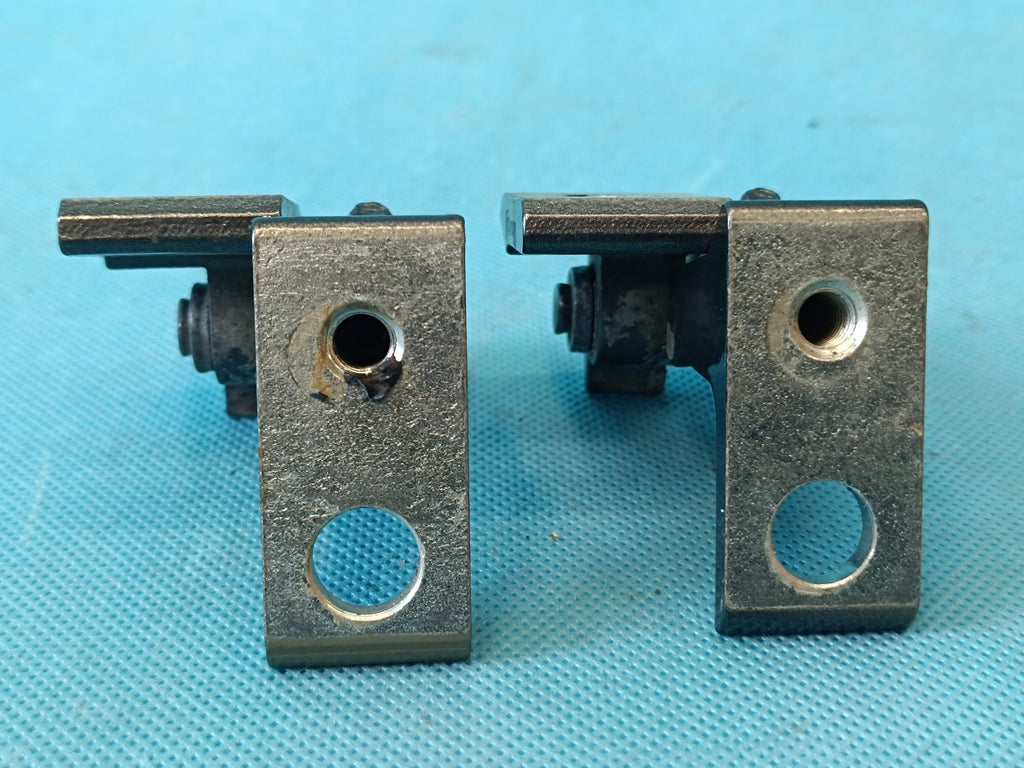 SKODA OCTAVIA IV COMBI 2,0 TDI 2023 R DOOR HINGES RIGHT FRONT 8X0831404F