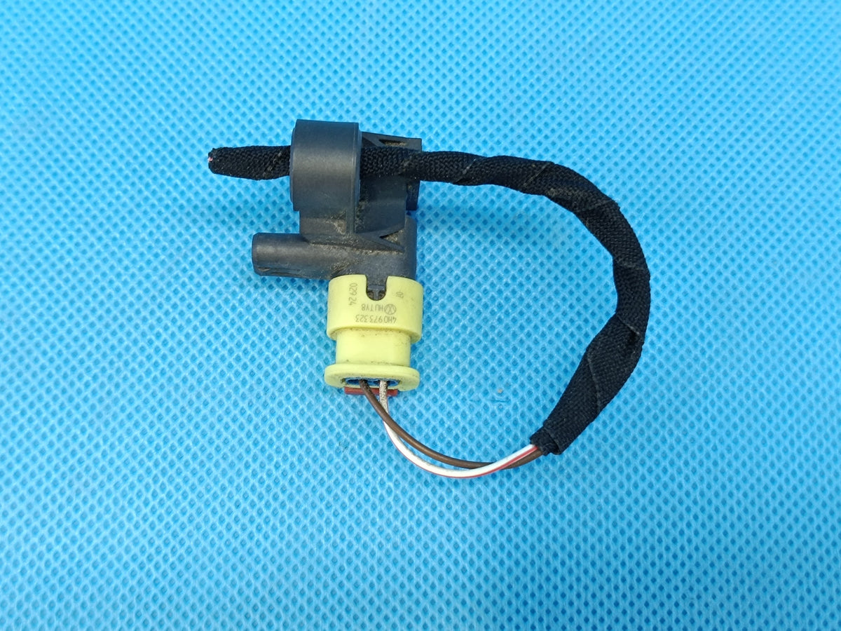 SKODA OCTAVIA IV COMBI 2.0 TFSI 140KW 2024R IMPACT SENSOR 85E959651A