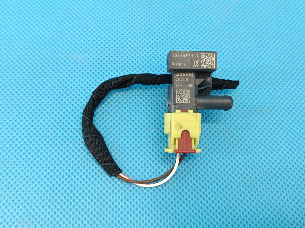 SKODA OCTAVIA IV COMBI 2.0 TFSI 140KW 2024R IMPACT SENSOR 85E959651A
