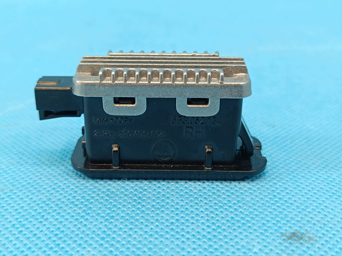 SKODA OCTAVIA IV COMBI 2.0 TFSI 140KW 2024R PROJECTOR LED LAMP 5E3052134E