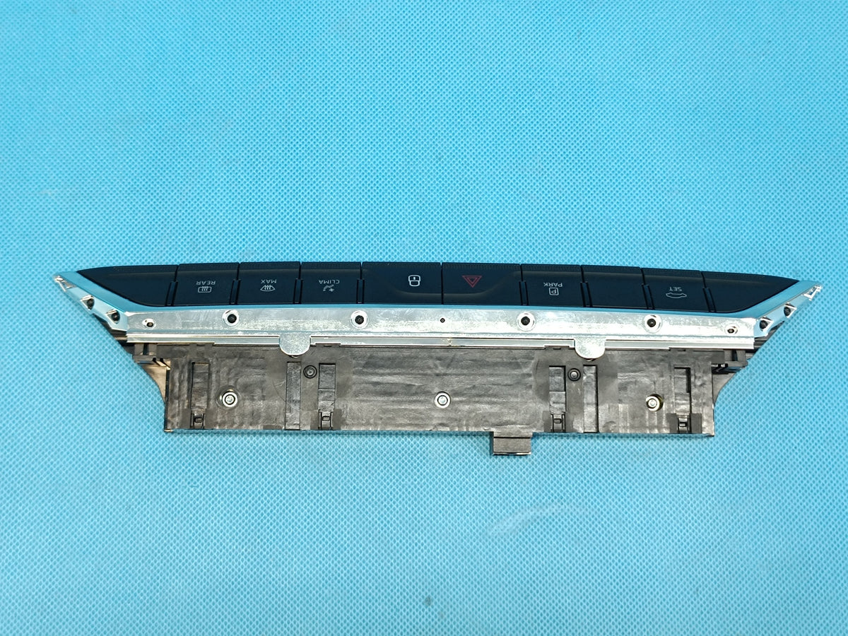 SKODA OCTAVIA IV COMBI 2.0 TFSI 140KW 2024R SWITCH PANEL 5E3925200F