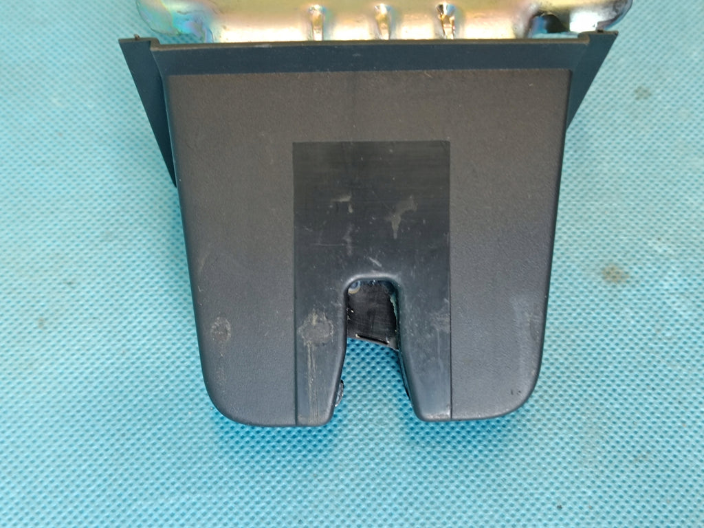 SKODA OCTAVIA IV COMBI 2,0TDI 110KW 2023R TAILGATE LOCK 5E3827505