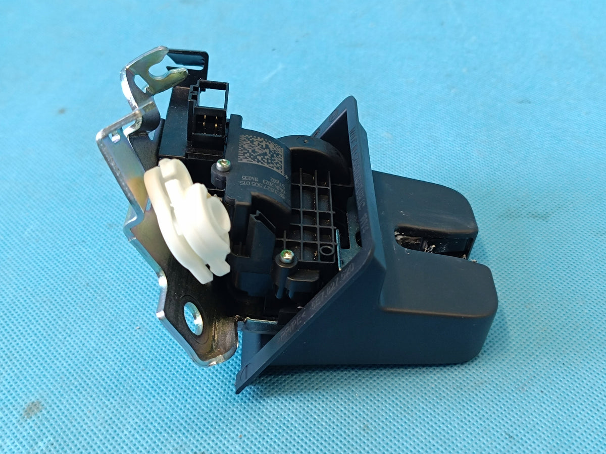 SKODA OCTAVIA IV COMBI 2,0TDI 110KW 2023R TAILGATE LOCK 5E3827505