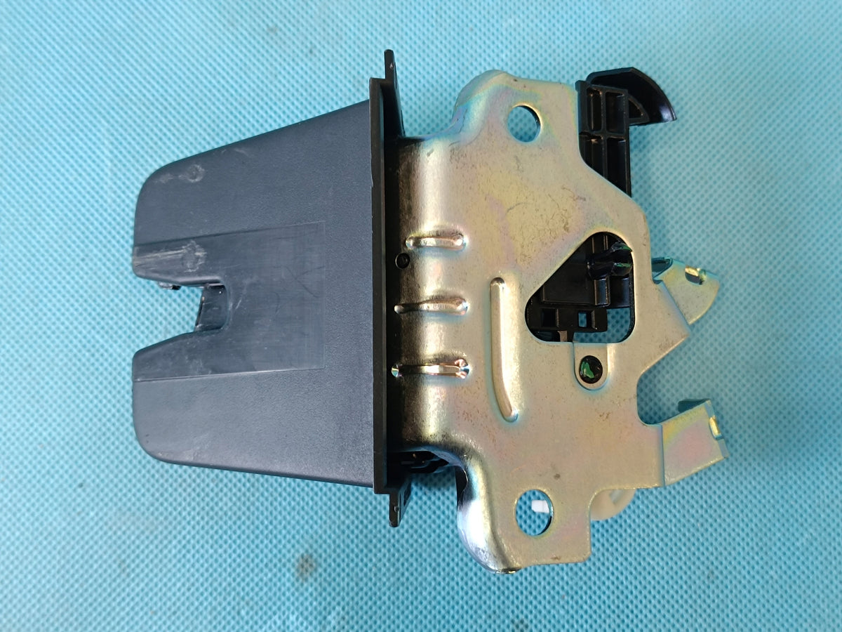 SKODA OCTAVIA IV COMBI 2,0TDI 110KW 2023R TAILGATE LOCK 5E3827505