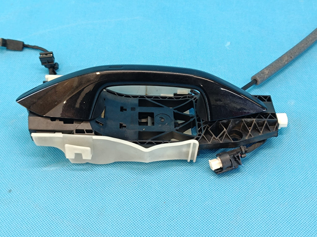 SKODA OCTAVIA IV COMBI 2.0TFSI 2024R DOOR HANDLE LEFT REAR KESSY 8Y0959121
