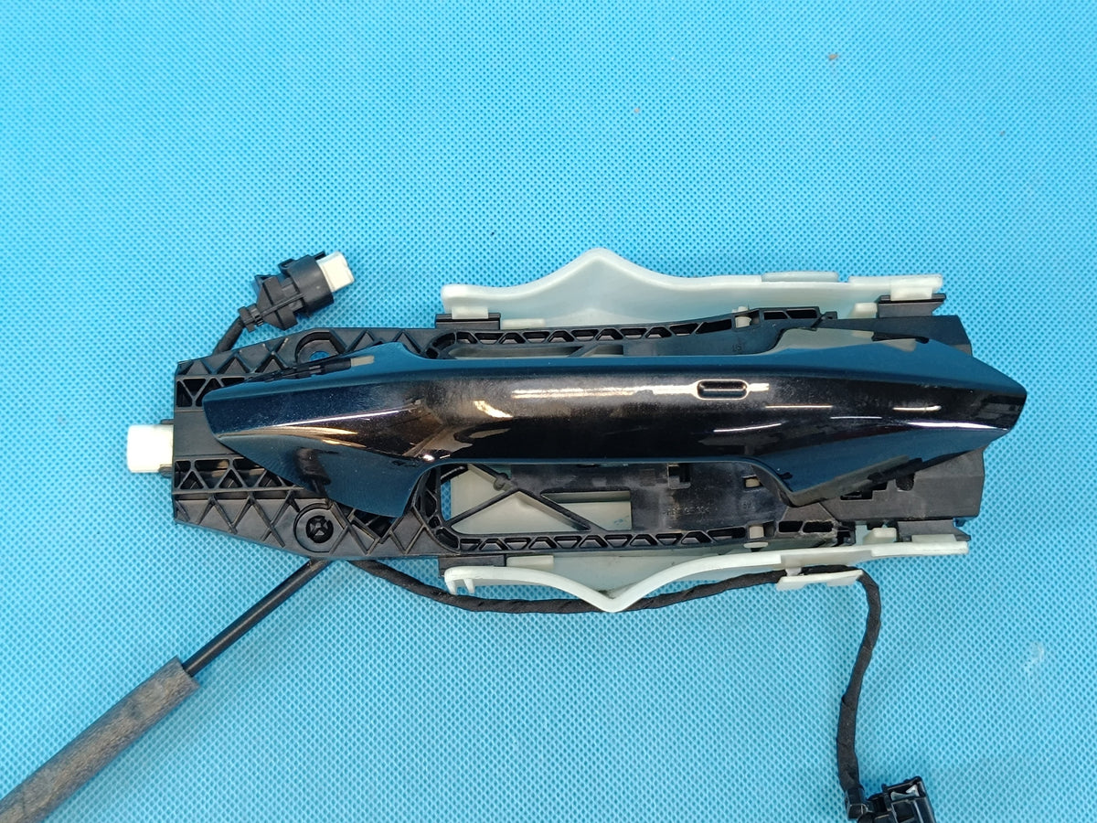 SKODA OCTAVIA IV COMBI 2.0TFSI 2024R DOOR HANDLE LEFT REAR KESSY 8Y0959121