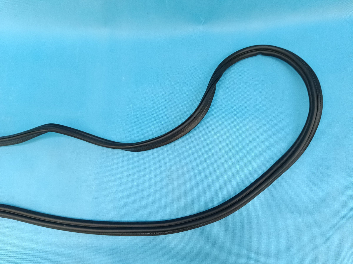 SKODA OCTAVIA IV VRS 2.0 TFSI 2026 R TAILGATE SEAL 5E6827705K