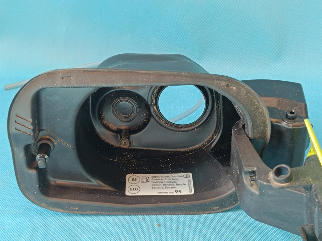 SKODA OCTAVIA IV VRS 2.0 TFSI 2026R FUEL FILLER FLAP 5E6809702 5E6809909
