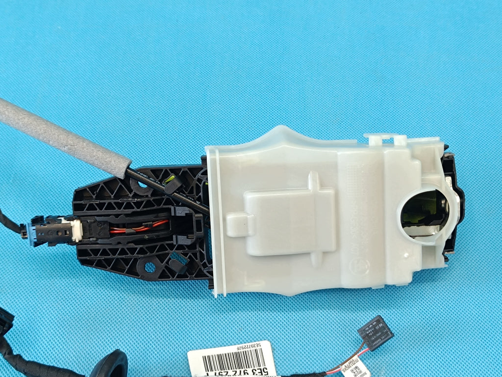 SKODA OCTAVIA IV VRS 2.0TFSI 2026R DOOR HANDLE LEFT FRONT KESSY 8Y0837239A