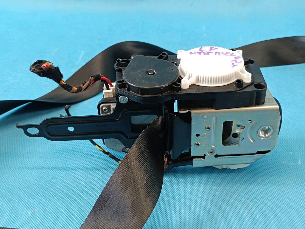 SKODA OCTAVIA IV VRS 2.0TFSI 2026R SEAT BELT LEFT FRONT 5E3857705K