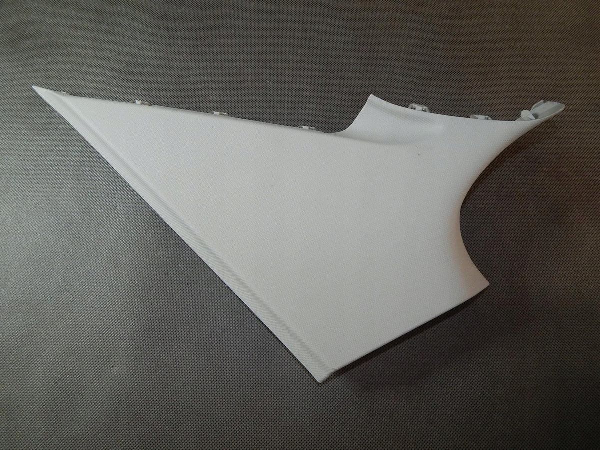 SKODA OCTAVIA POST COVER RIGHT 5E5867288