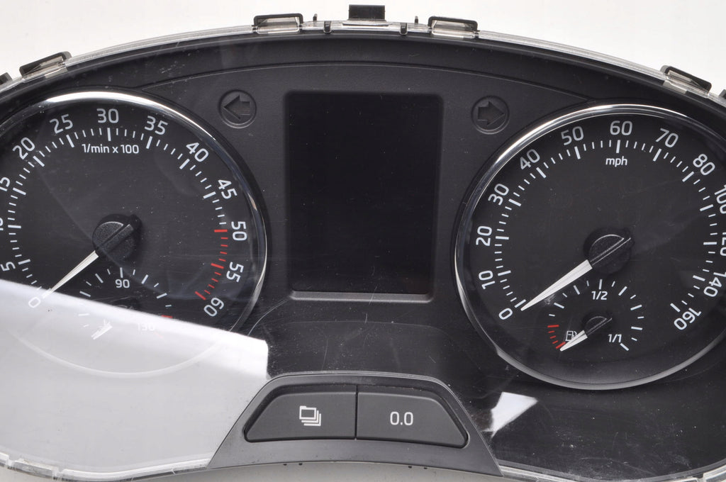 SKODA RAPID 1.6 TDI 90KM COUNTER CLOCKS UK 5JA920940E