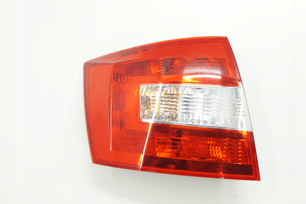 SKODA RAPID 13R SPACEBACK LAMP LEFT REAR 5JJ945095