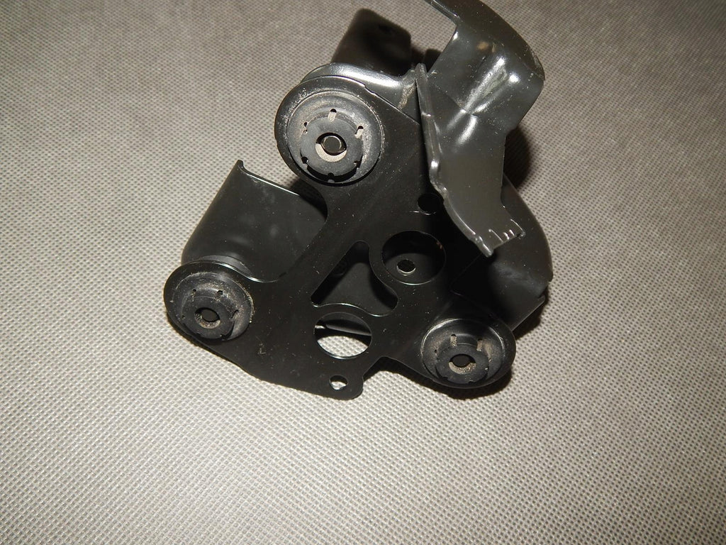 SKODA RAPID ABS PUMP MOUNT 6R0614235F