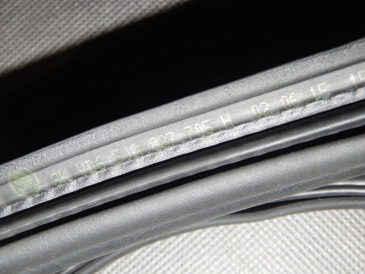 SKODA RAPID FLAP SEAL 5JA827705H