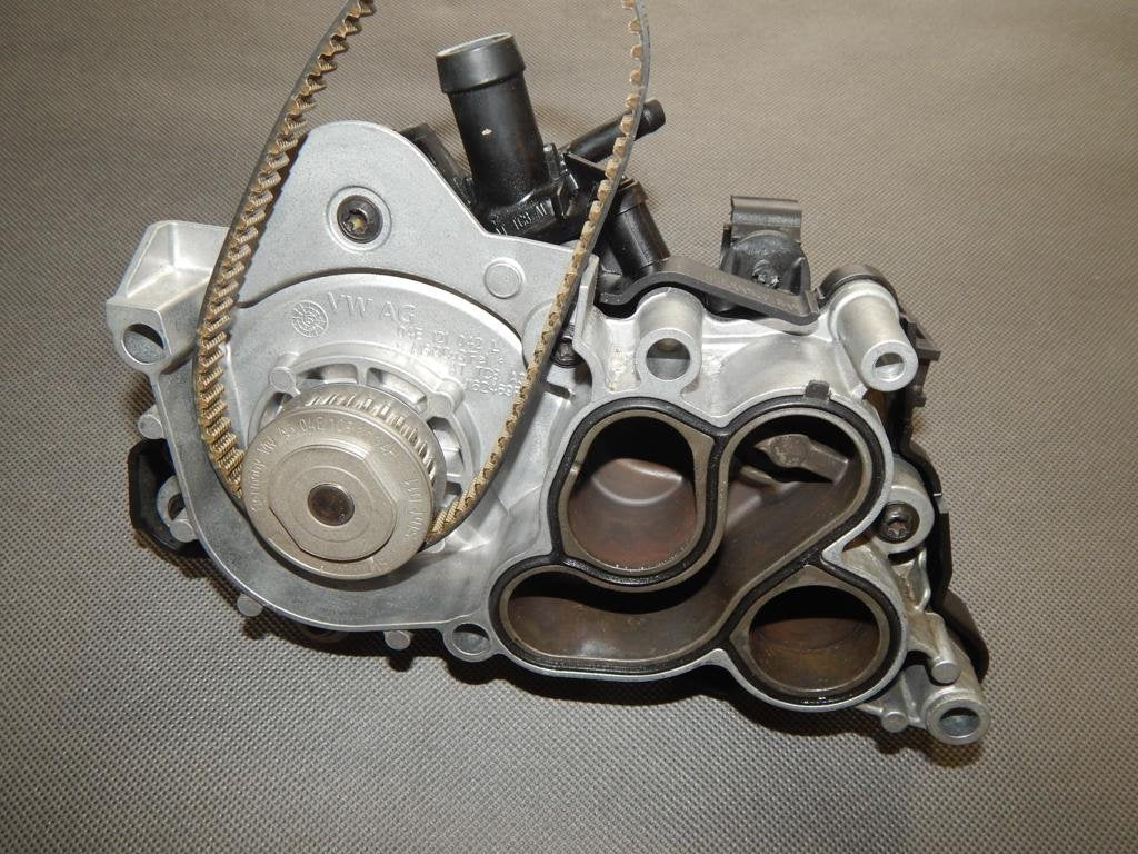 SKODA RAPID WATER PUMP 04E121042L