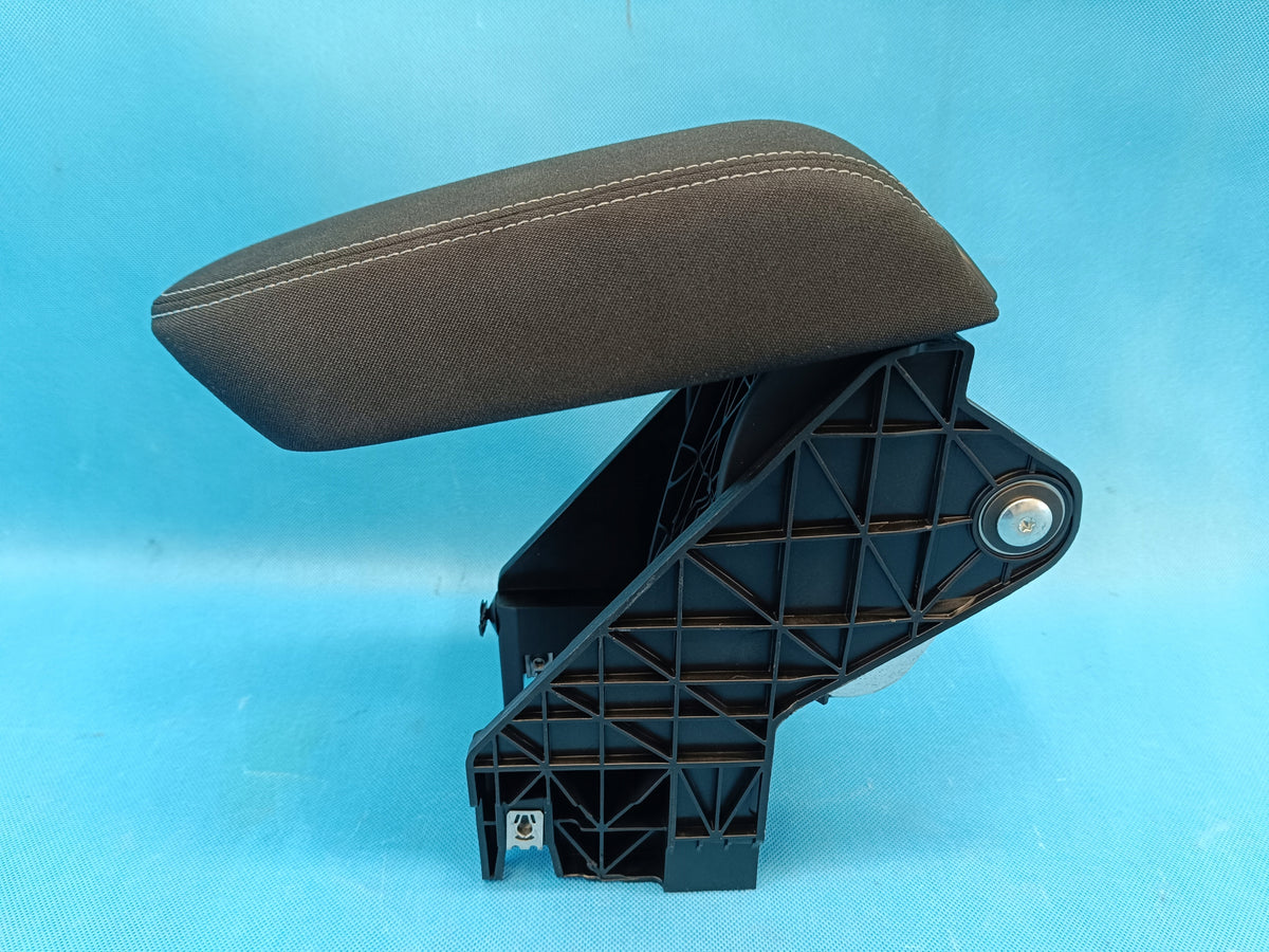 SKODA SCALA LIFT 1.0 TSI 85KW 2024 R ARMREST SYZ 654864207A