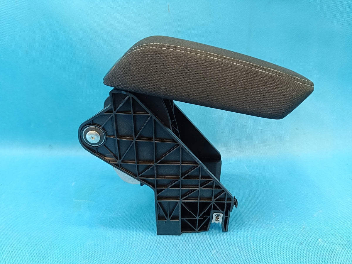 SKODA SCALA LIFT 1.0 TSI 85KW 2024 R ARMREST SYZ 654864207A